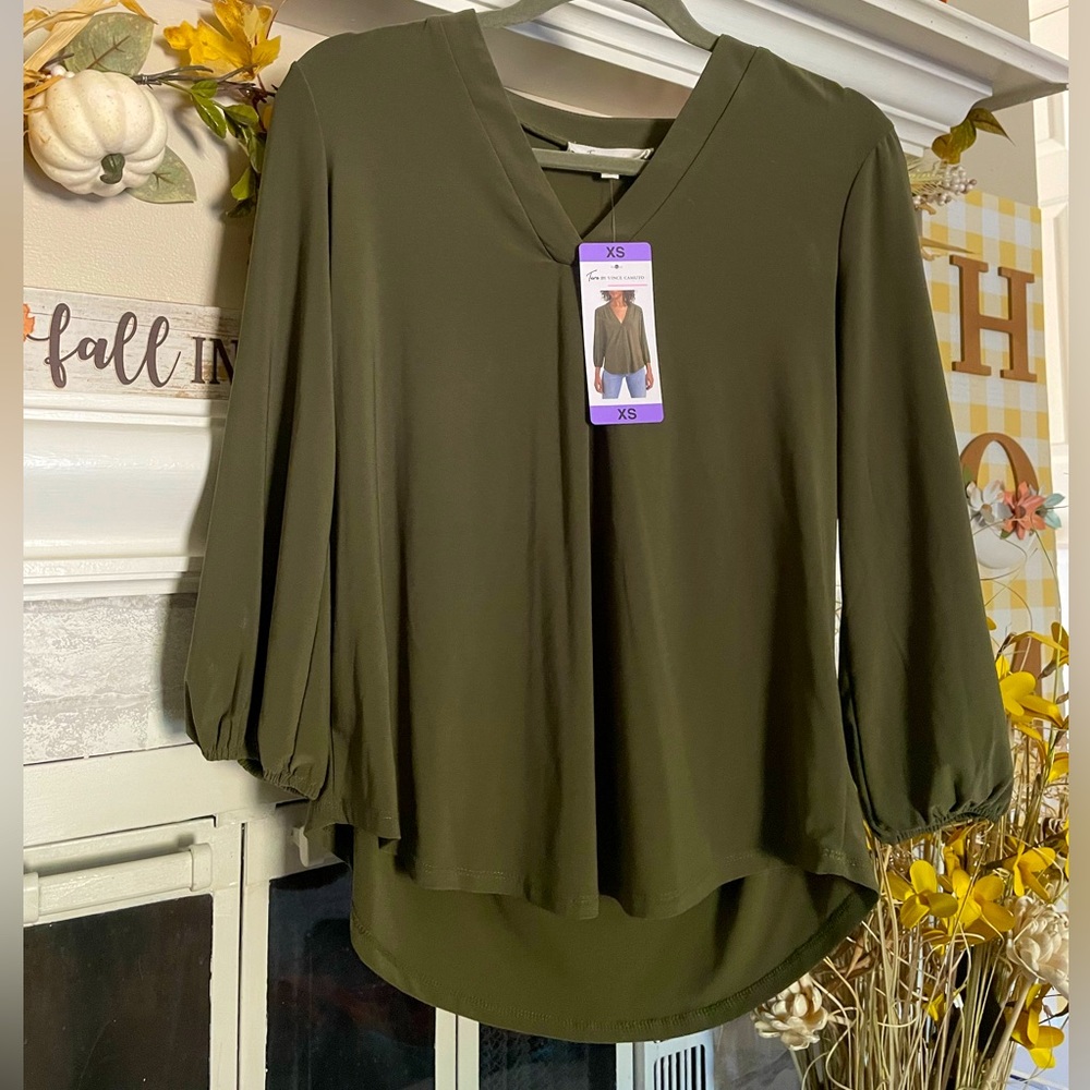 NEW Olympia Green Two by Vince Camuto Blouse Size XS NWT
